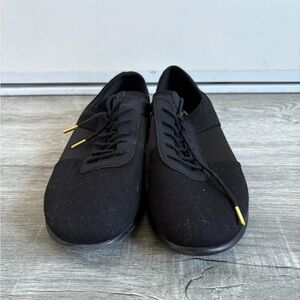 Stylish Fuego all-black split-sole dance sneaker with gold aglets